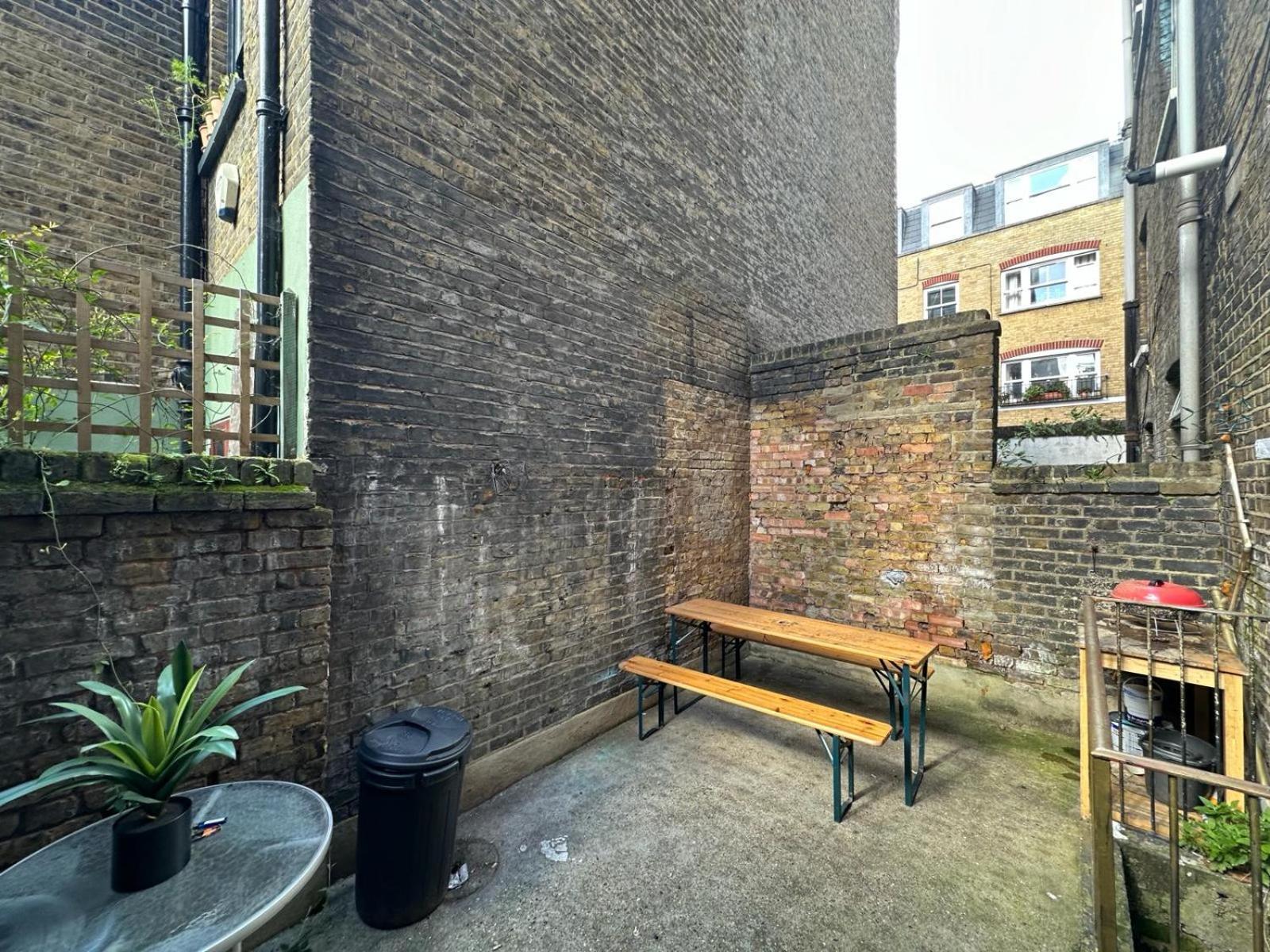 Guest house Whitechapel Station R1 London